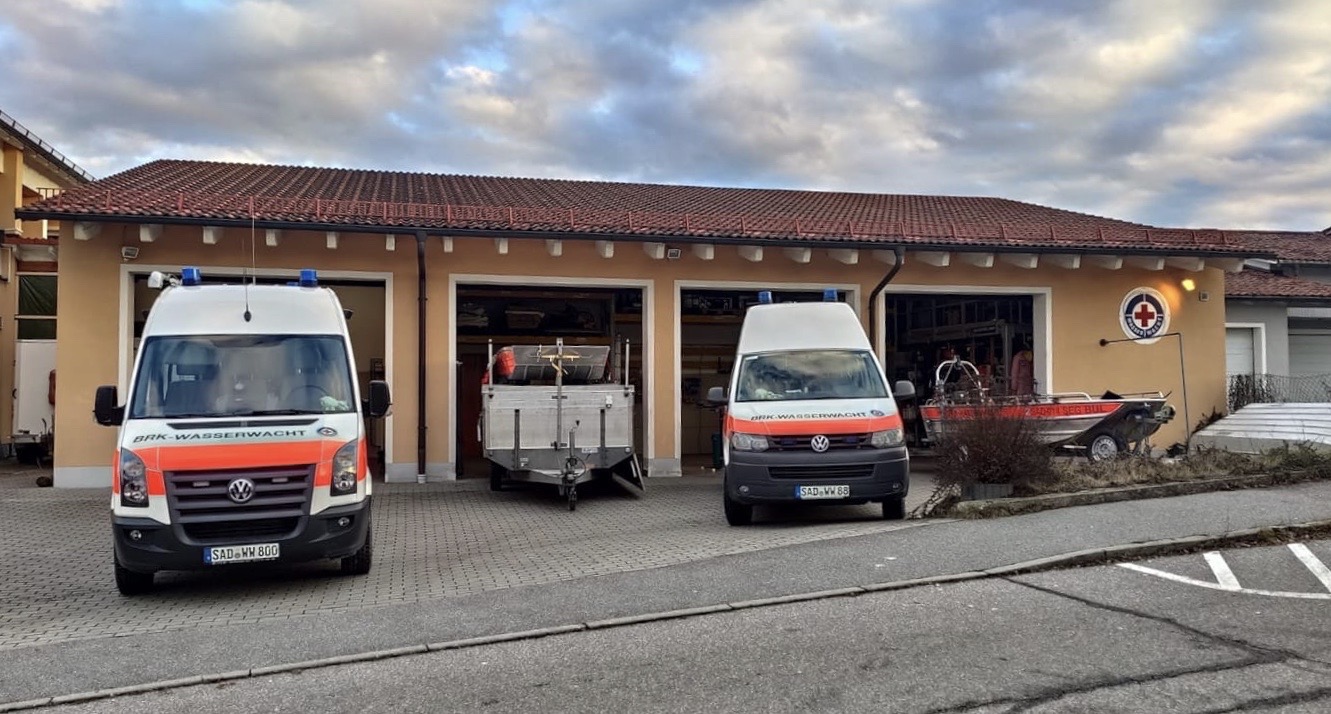 busse_vor_garage.jpg